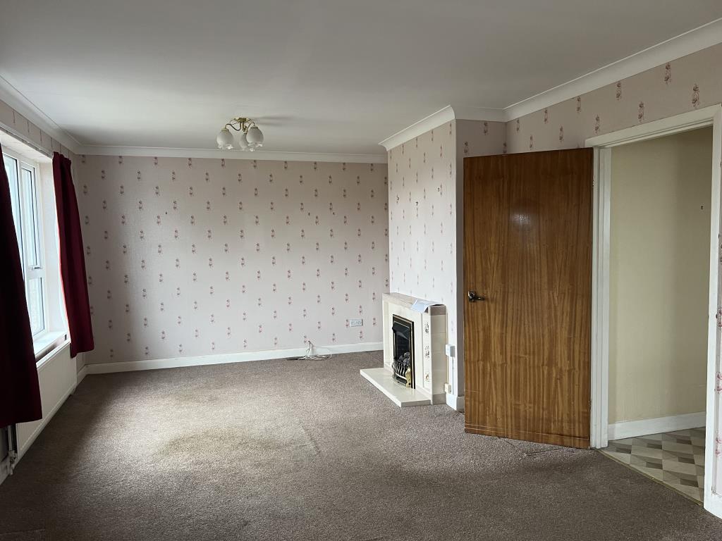 Lot: 69 - DETACHED BUNGALOW FOR REFURBISHMENT WITH POTENTIAL -